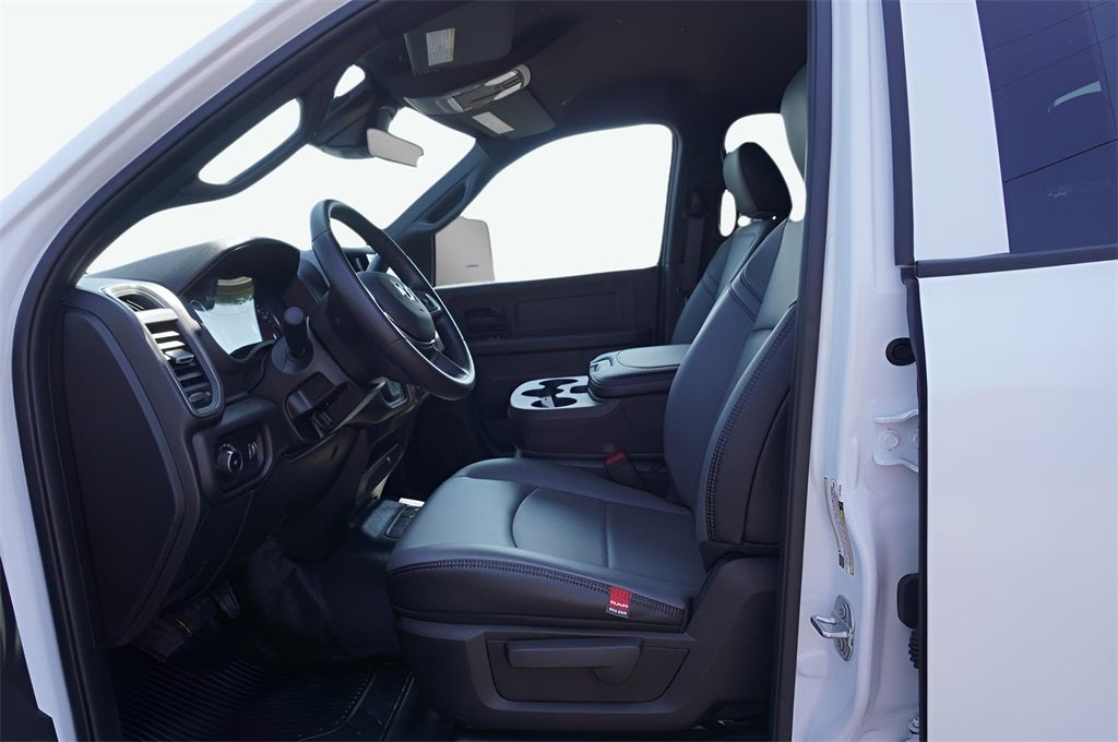 2026 RAM Ram 5500 Chassis Cab RAM 5500 TRADESMAN CHASSIS CREW CAB 4X4 84' CA