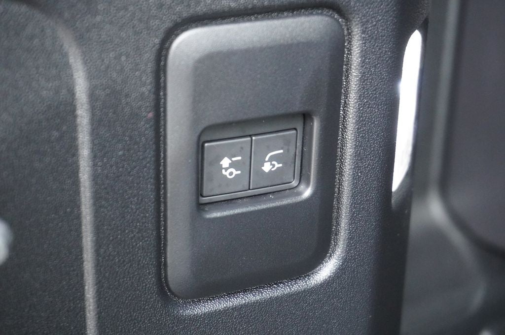 2023 Land Rover Defender 110 Carpathian Edition