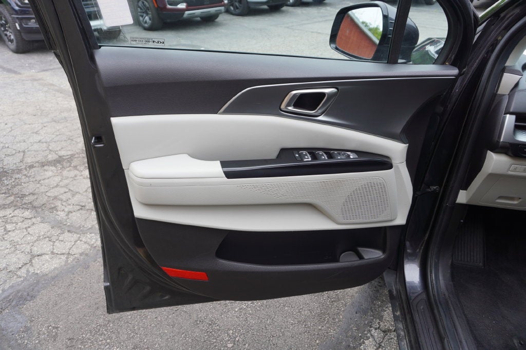 2023 Kia Carnival LX Seat Package